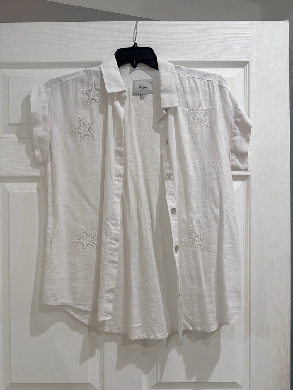 Rails 
 White Short-Sleeve Embroidered Button-Up Shirt